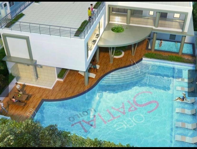 One Spatial Two Bedroom Condominium Unit With Pool And Gym Free Netflix And Wifi Илойло Сити Екстериор снимка