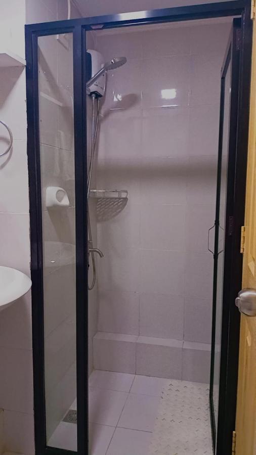 One Spatial Two Bedroom Condominium Unit With Pool And Gym Free Netflix And Wifi Илойло Сити Екстериор снимка