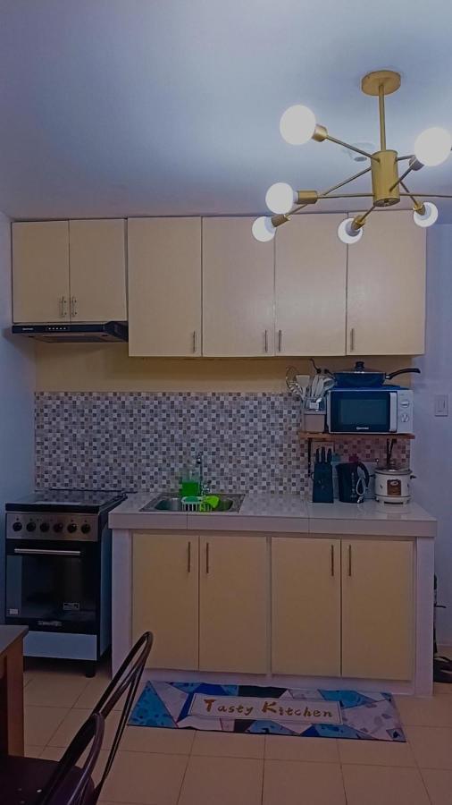 One Spatial Two Bedroom Condominium Unit With Pool And Gym Free Netflix And Wifi Илойло Сити Екстериор снимка